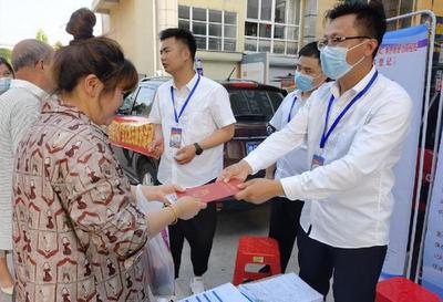 河南淮濱 便民服務流動車打通服務“最后一公里”